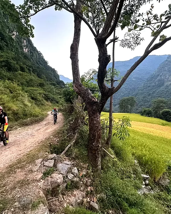 Annapurna Circuit Biking Tour